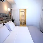 No 10 Hotel *