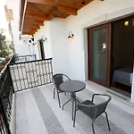 No 10 Hotel