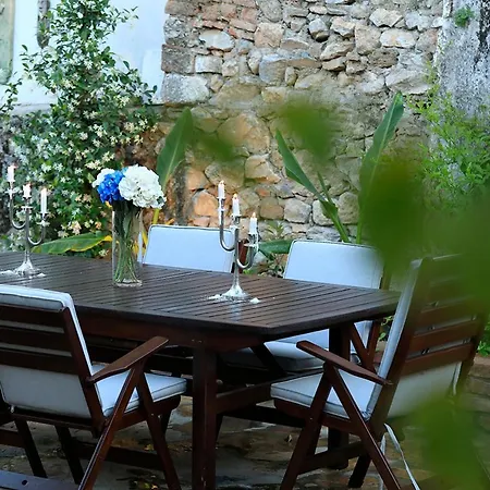Hotel No 10 *